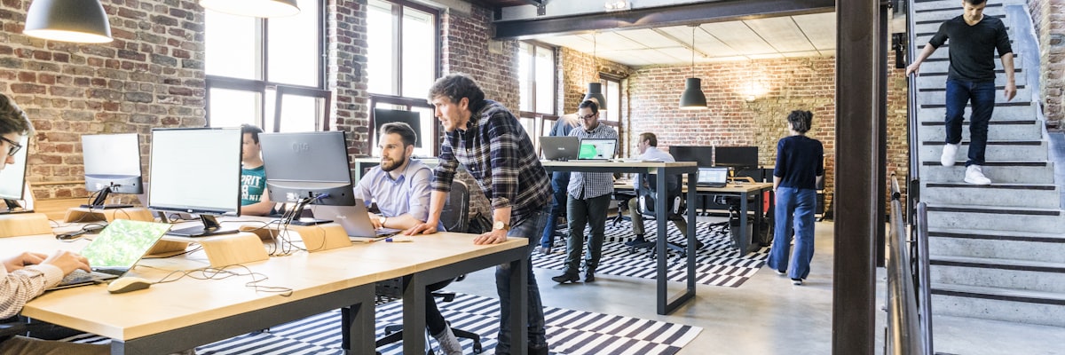 官方公告栏目展示的带有公司印章的正式文件